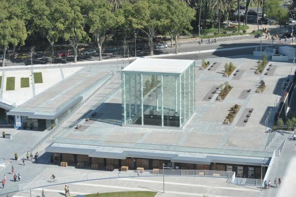 Centre Pompidou Málaga; Muelle Uno designed by L35 Architects; photo via Área de Turismo Ayuntamiento de Málaga