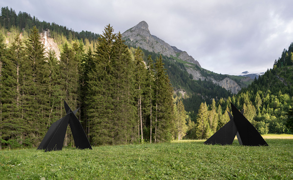 Alexander Calder, Four Planes Escarpé (left), and Six Planes Escarpé (right), 1967; installation view near Gstaad; sheet metal, bolts, and paint; 120 x 139 x 147 inches and 119 x 156 x 150 inches; photo by Jon Etter, © 2016 Calder Foundation, New York / DACS, London, courtesy of Calder Foundation, New York / Art Resource, New York and Hauser & Wirth