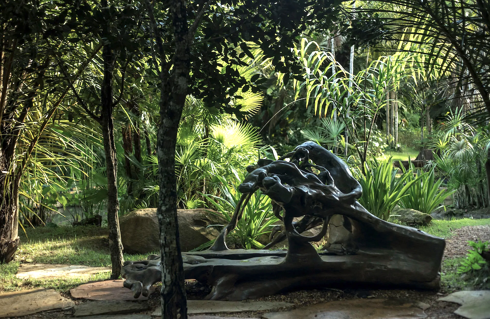 Jardim Veredas, sculpture by Hugo França, photo by João Marcos Rosa / Nitro, courtesy of Instituto Inhotim